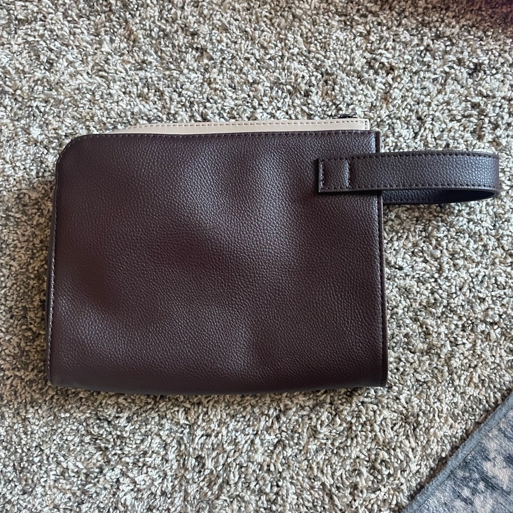 Bvlgari Makeup Bag for Emirates in excellent
Condition - Picture 5 of 7